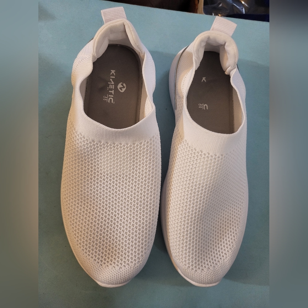 Wmns Sorel Kinetic White Slip On Sneakers sz 8 # 683